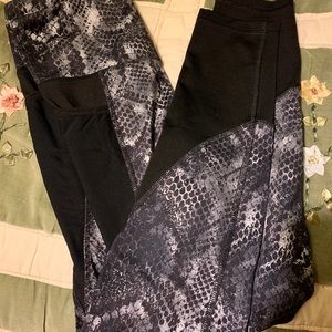 Tight fit skinny leggings